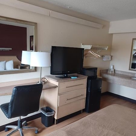 Red Oak Inn בלוויל מראה חיצוני תמונה