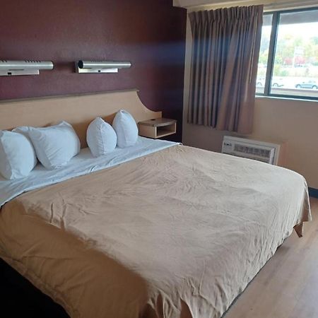Red Oak Inn בלוויל מראה חיצוני תמונה