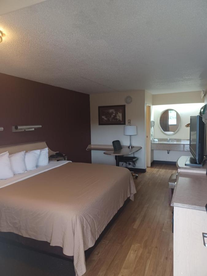 Red Oak Inn בלוויל מראה חיצוני תמונה