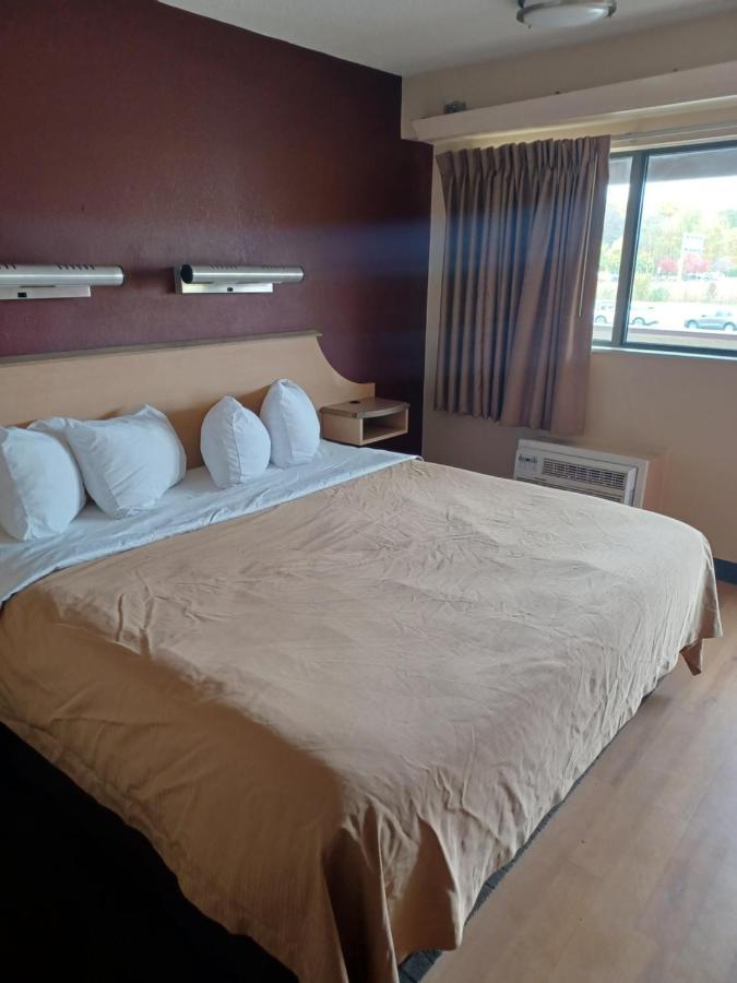 Red Oak Inn בלוויל מראה חיצוני תמונה