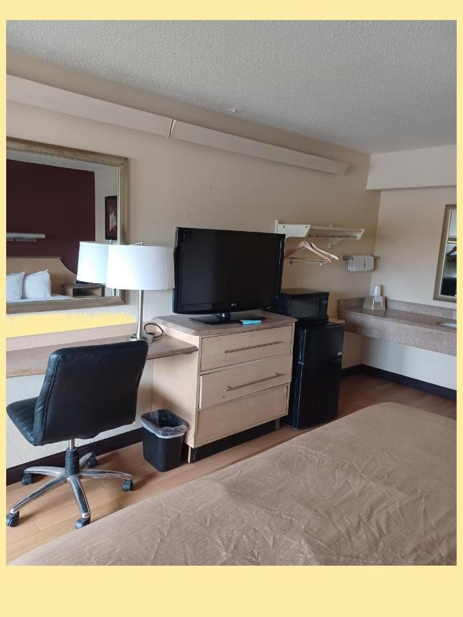 Red Oak Inn בלוויל מראה חיצוני תמונה